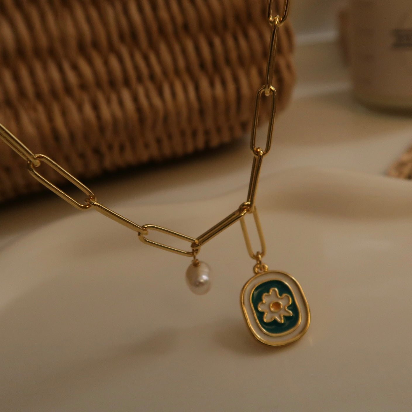 Retro Daisy Natural Pearl Necklace