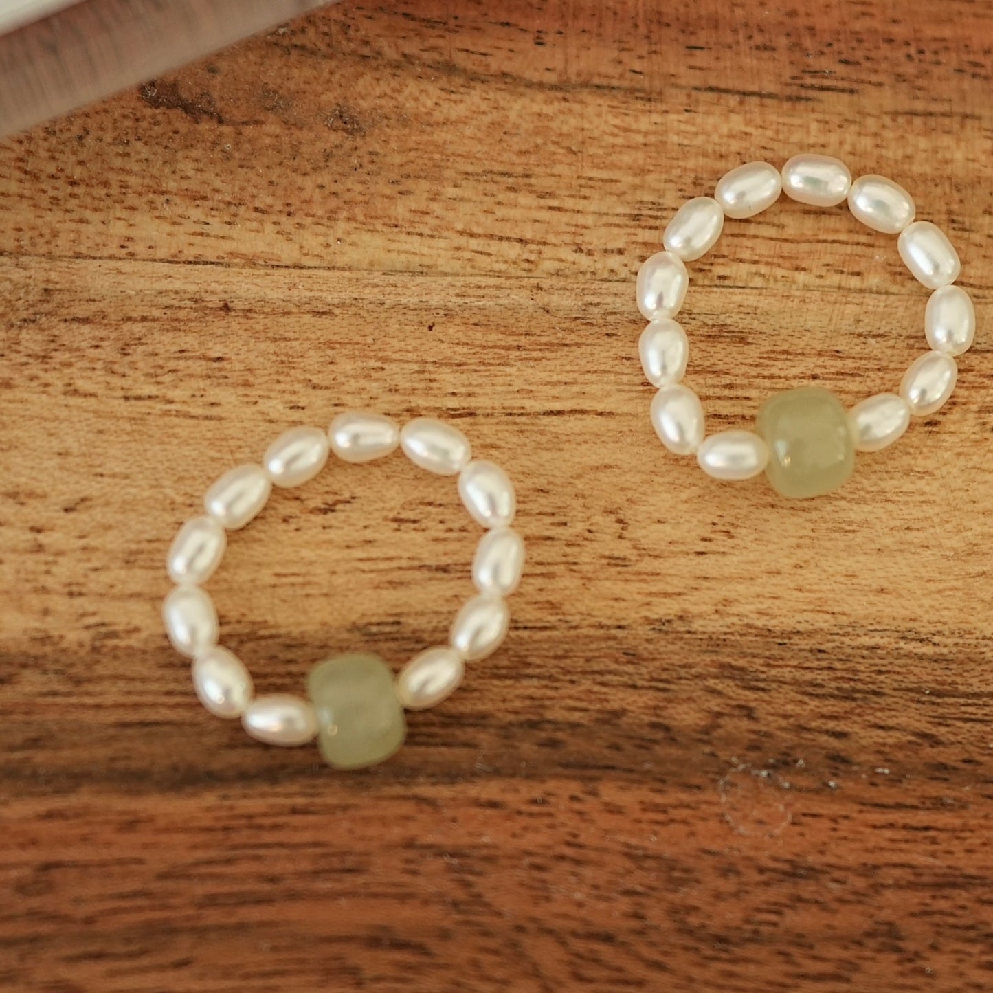 ‘Meet Jade‘ Natural Pearl Elastic Ring