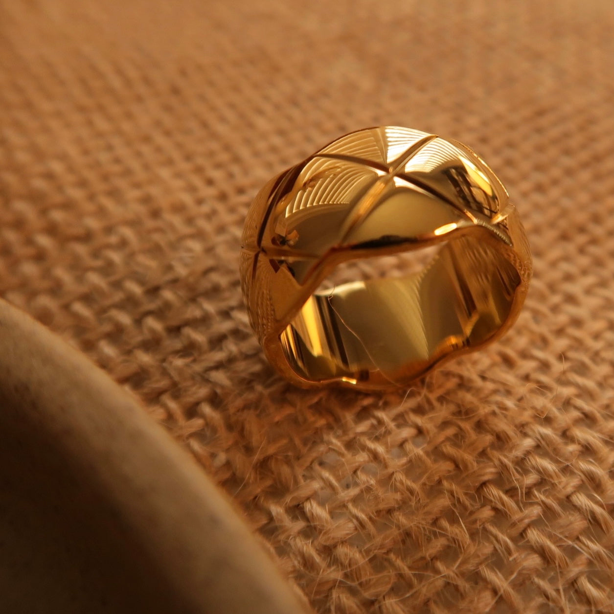 Golden Crush Quilted Motif Ring