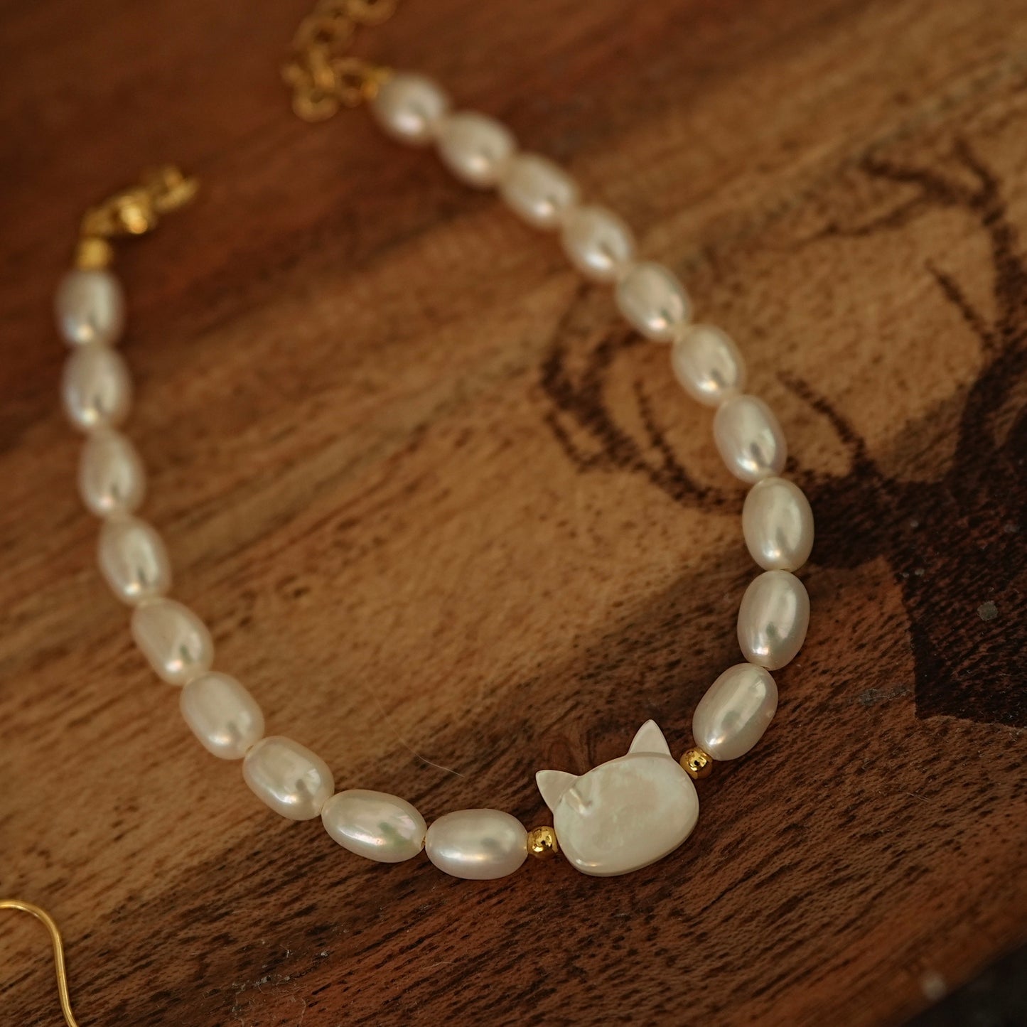 Luna Kitty Natural Pearl Bracelet