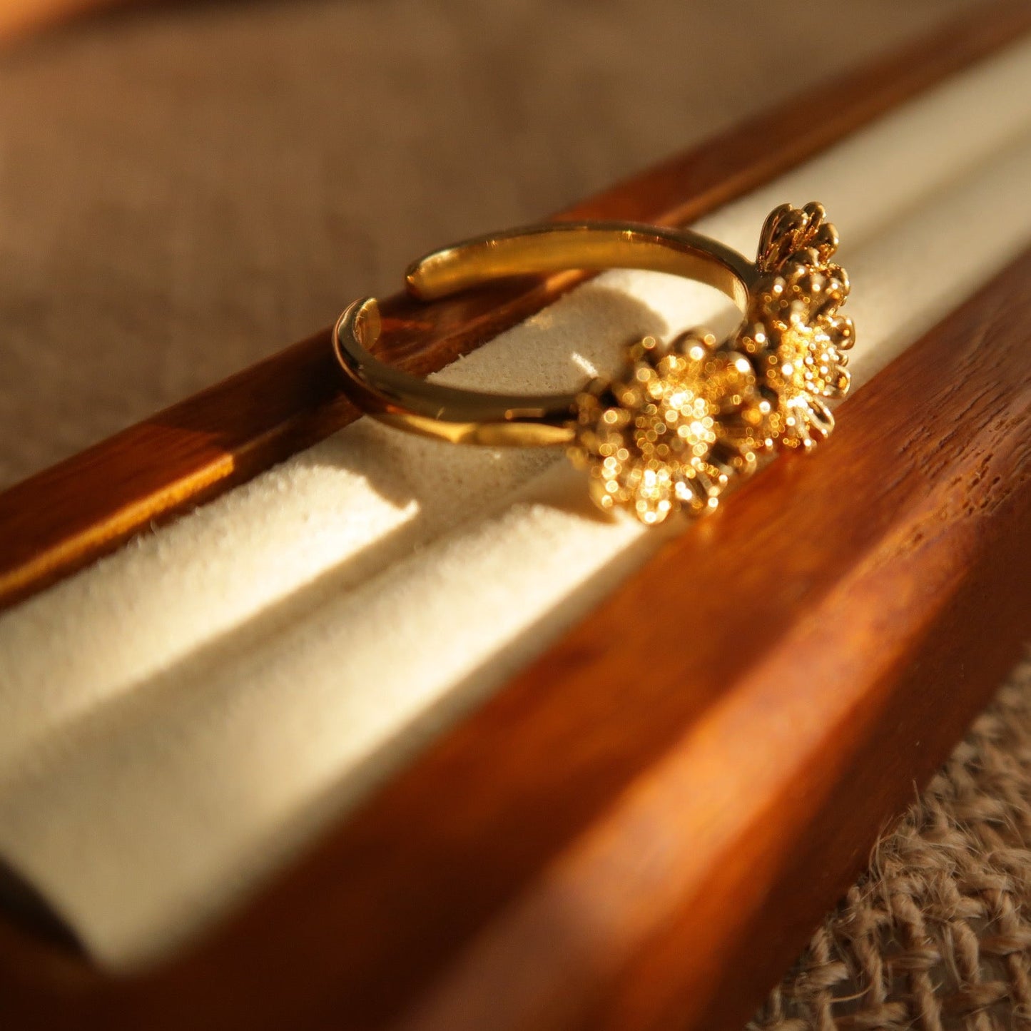 Vintage Golden Daisy Open Ring