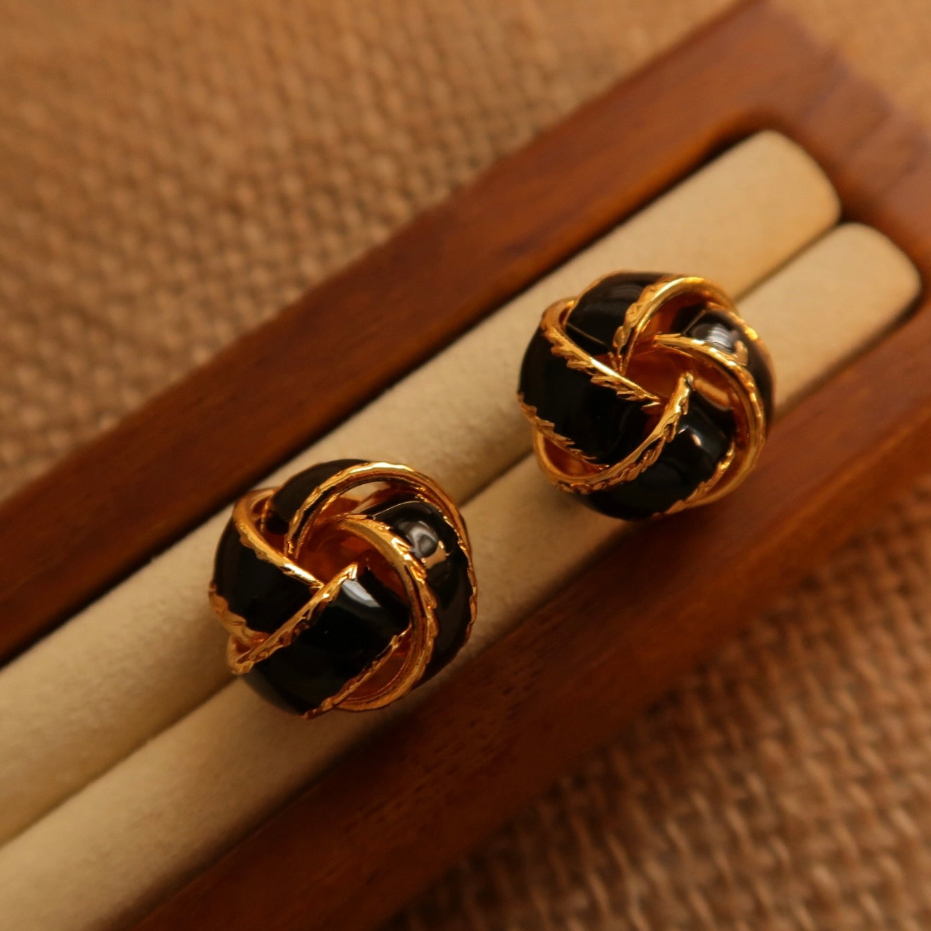 Handcraft Enamel Knots Earrings - Caramel/Black/White