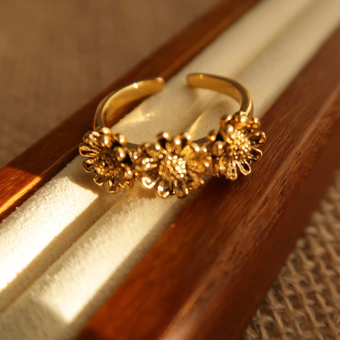 Vintage Golden Daisy Open Ring