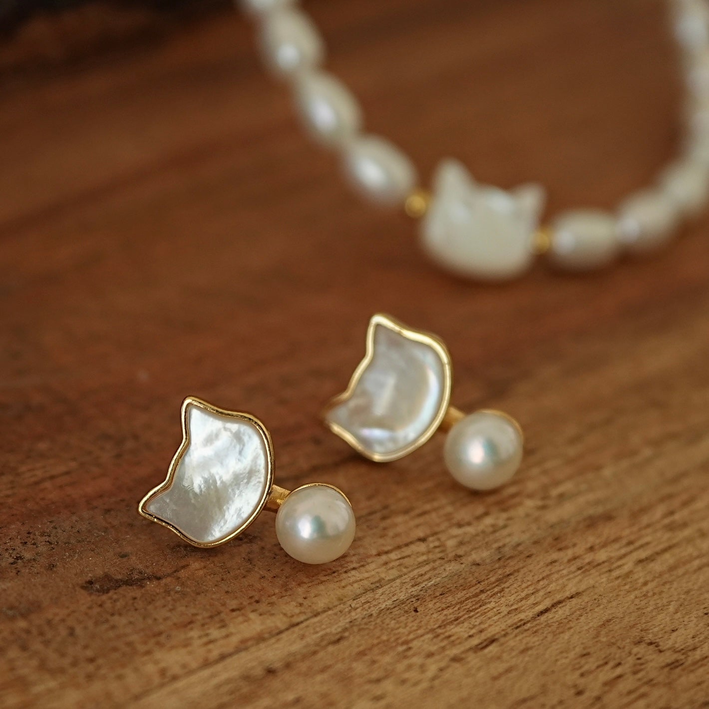 Luna Kitty Pearl Studs