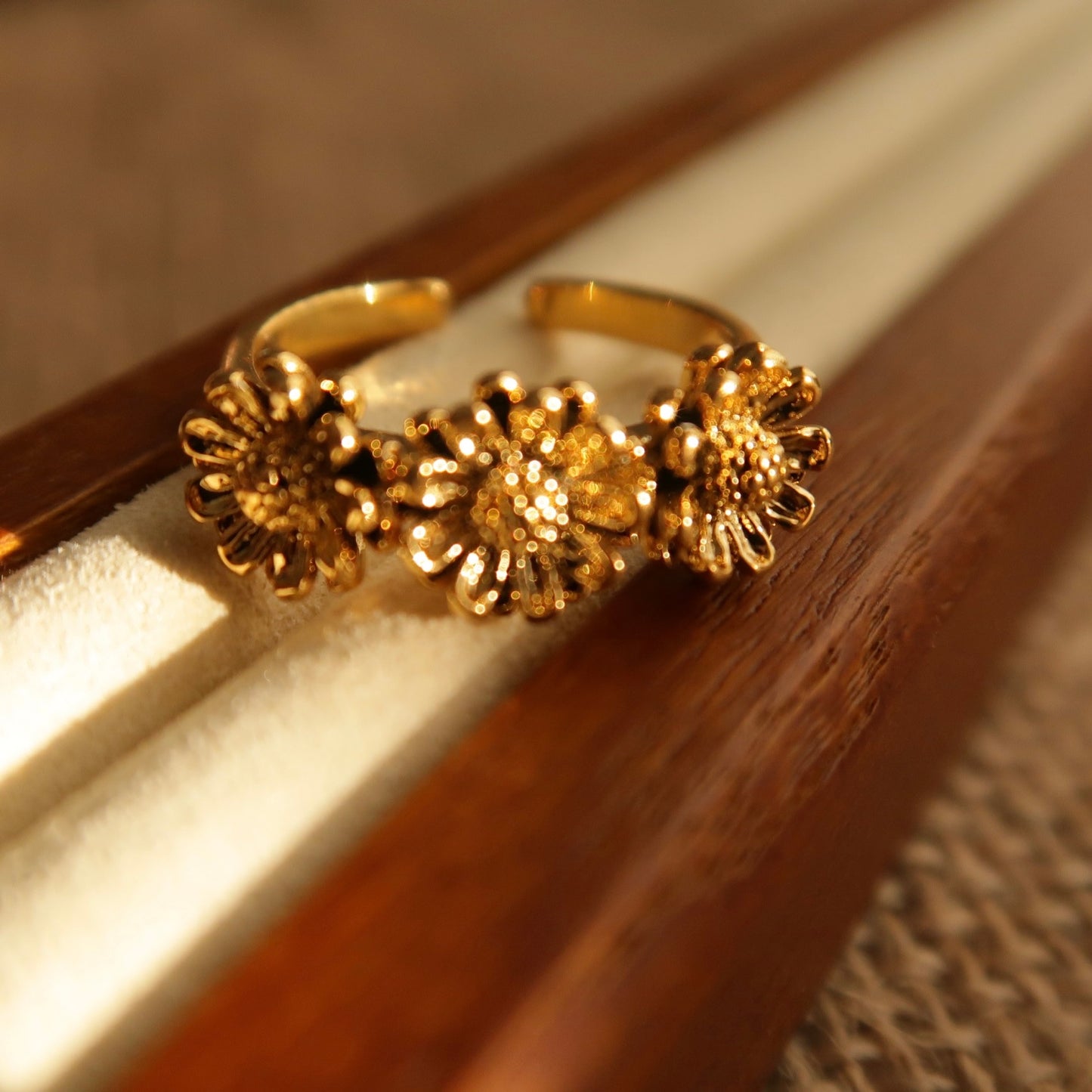 Vintage Golden Daisy Open Ring