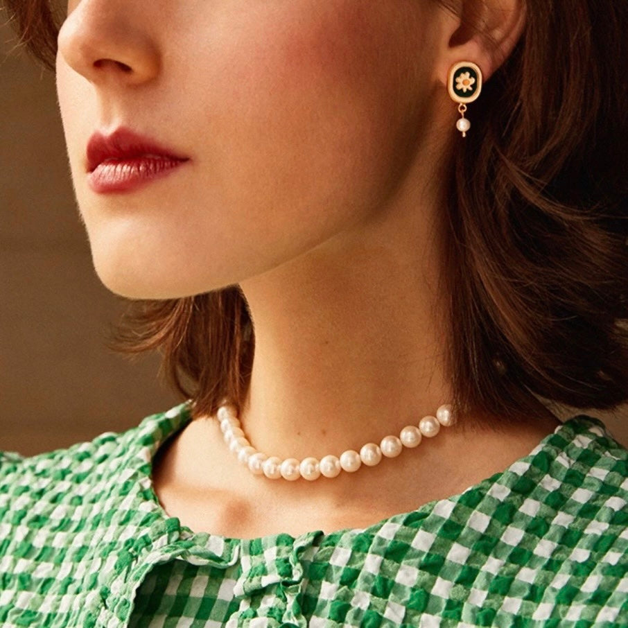 Retro Daisy Natural Pearl Earrings