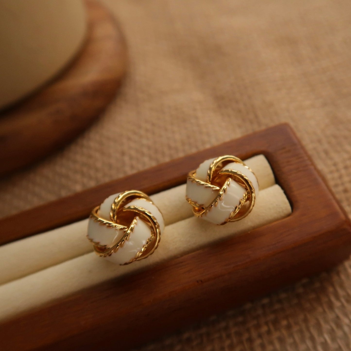 Handcraft Enamel Knots Earrings - Caramel/Black/White