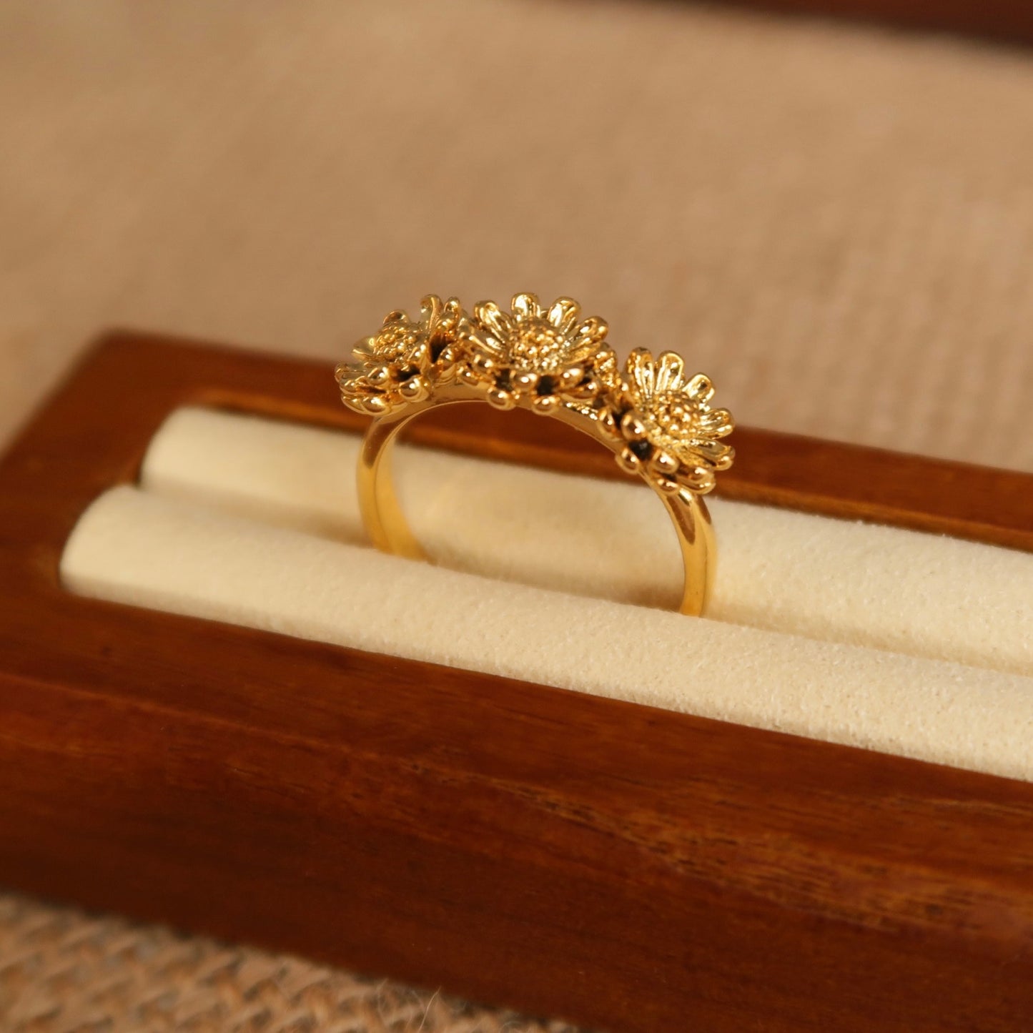 Vintage Golden Daisy Open Ring