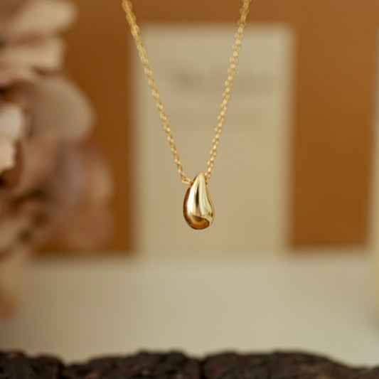 Minimalist Water Drop Golden Necklace