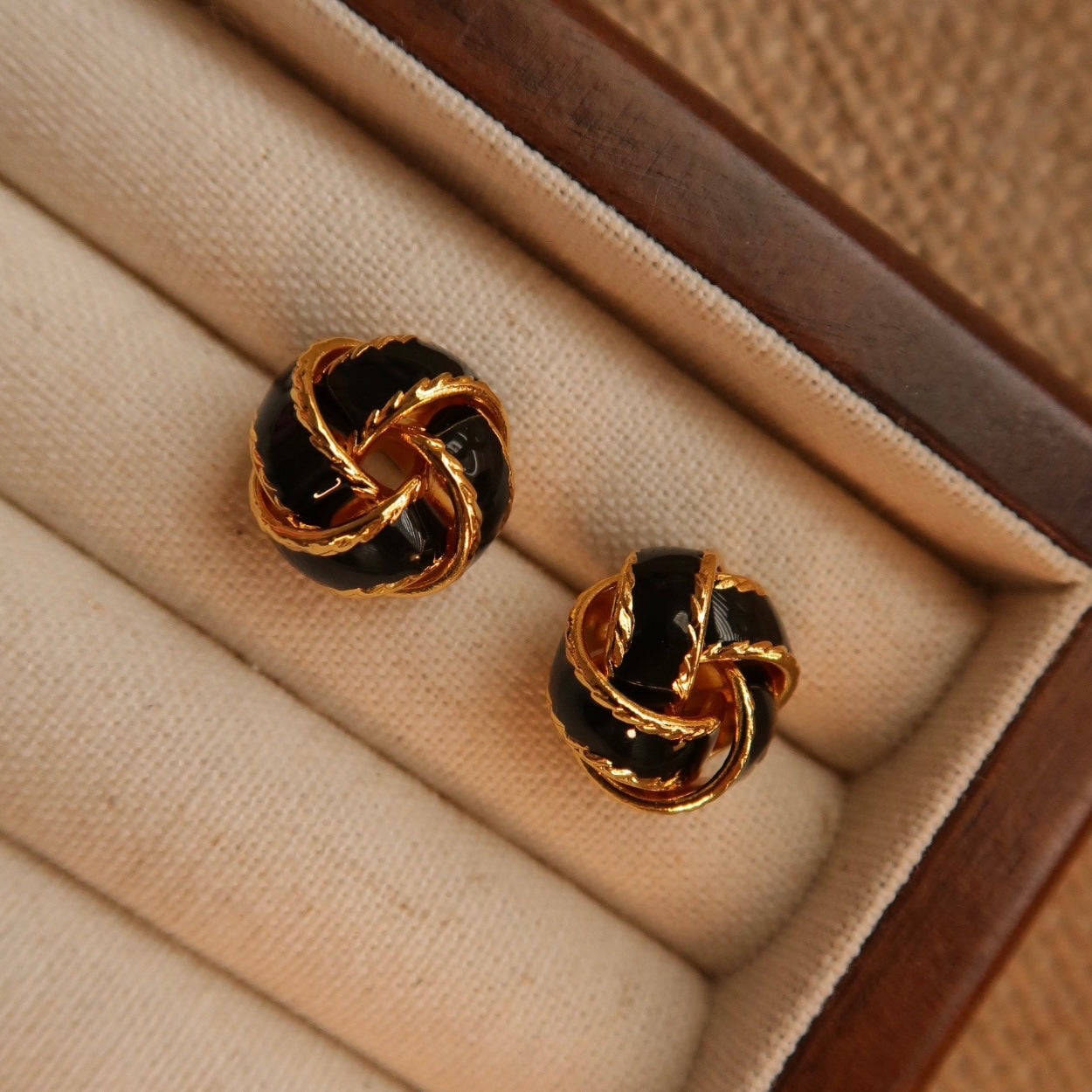 Handcraft Enamel Knots Earrings - Caramel/Black/White