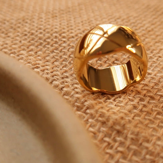 Golden Crush Quilted Motif Ring