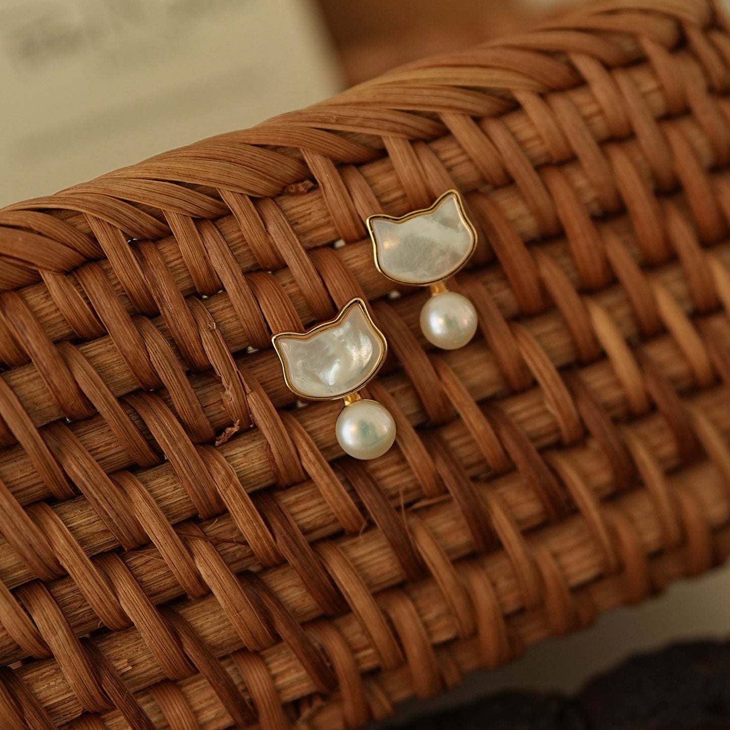 Luna Kitty Pearl Studs