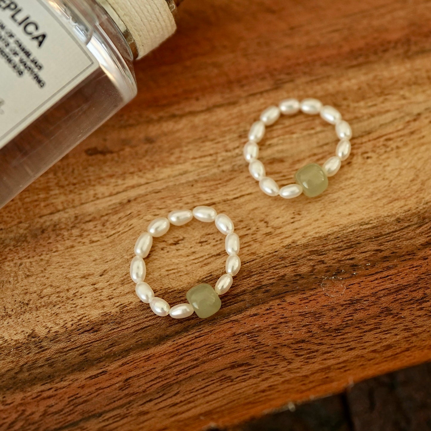 ‘Meet Jade‘ Natural Pearl Elastic Ring