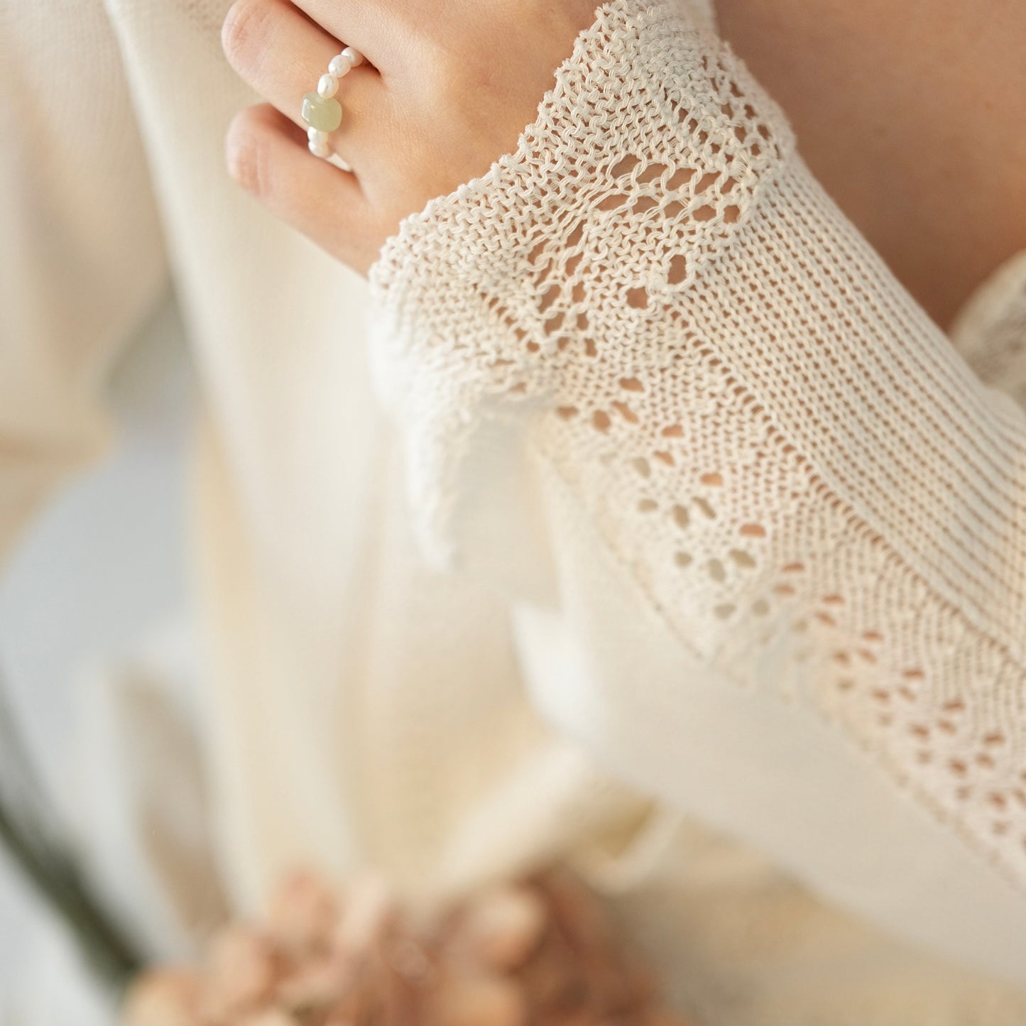‘Meet Jade‘ Natural Pearl Elastic Ring