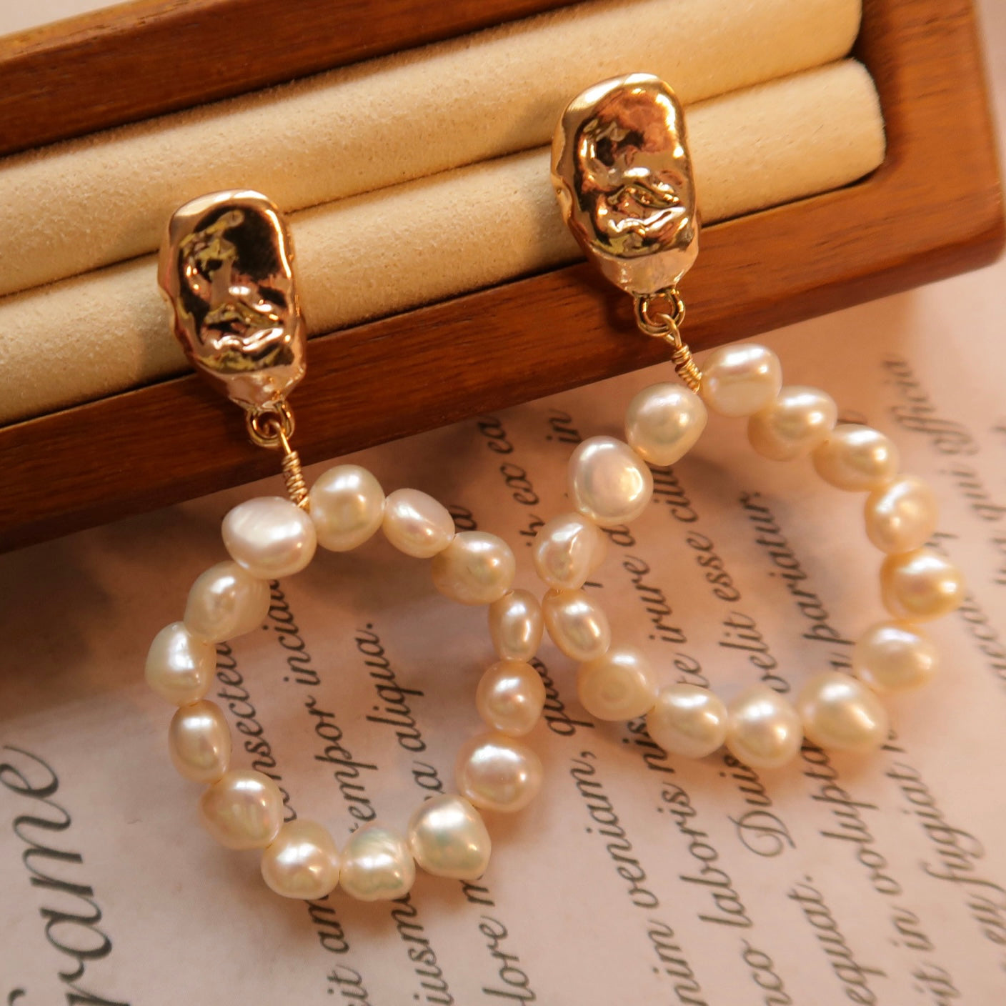 'Back to Rome' Natural Pearl Loop Earrings