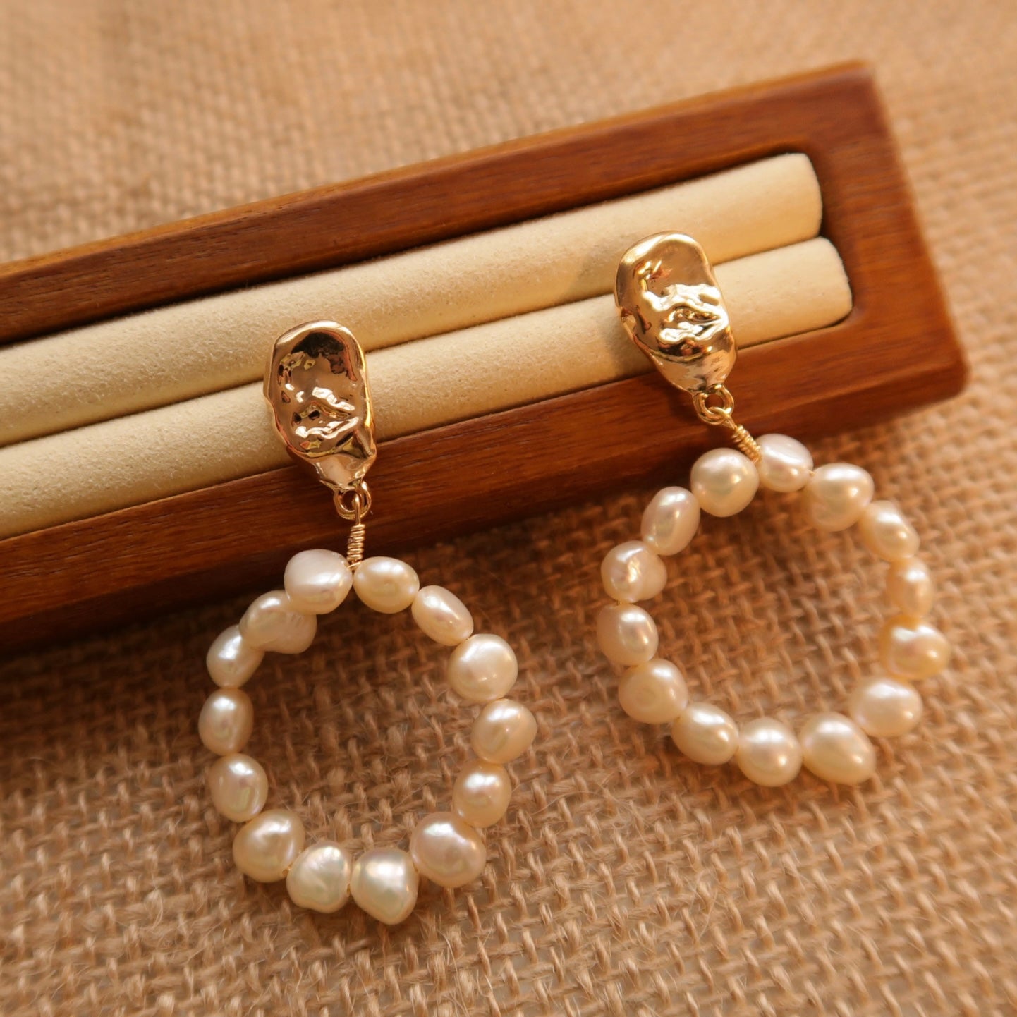 'Back to Rome' Natural Pearl Loop Earrings