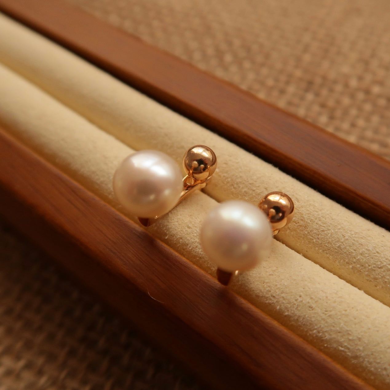 Golden Lumière Natural Pearl Earrings