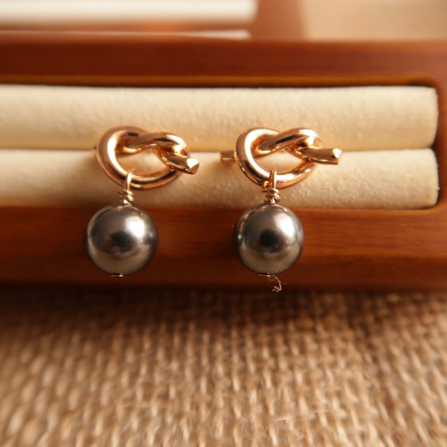 Knot Grey Black Pearl Earrings