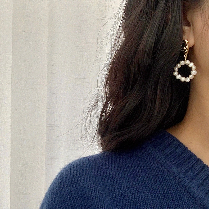 'Back to Rome' Natural Pearl Loop Earrings