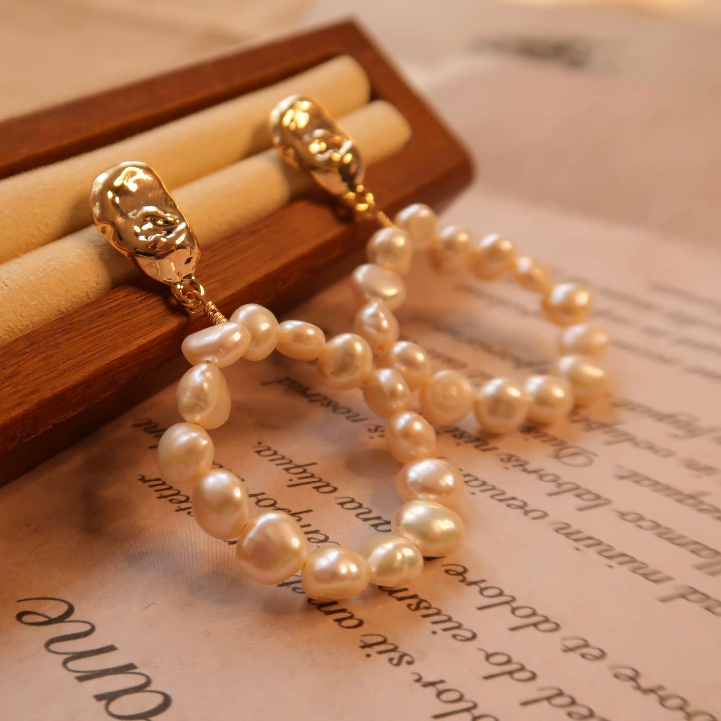 'Back to Rome' Natural Pearl Loop Earrings